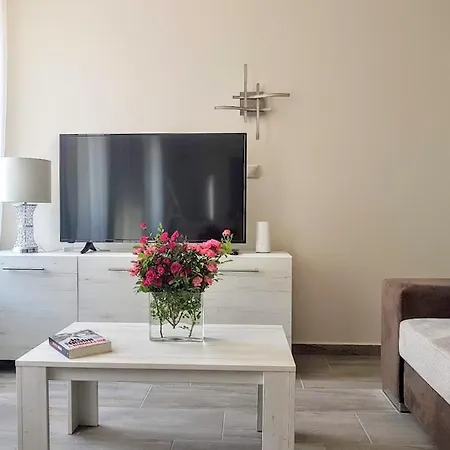 Silver 1 Apartment *